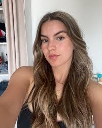 Annie Sommer's Instagram, Twitter & Facebook