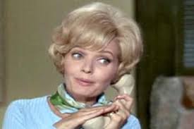 Did you know that a huge amount of the cast of A Christmas Carol are  wearing wigs? Wig/Hair Coordinator Jodi Stone is juggling a massive cast  and tons of hair! 💁‍♀️ Swipe