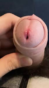 Close-up - retraindo meu prepúcio, antes e depois de gozar e mijar