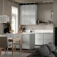 ‫أفكار للتخزين في المطبخ تناسب عائلة كبيرة - IKEA‬‎