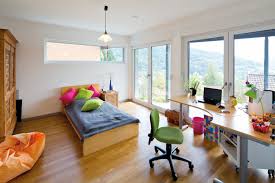 kinder jugendzimmer mit einer tollen aussicht durch bodentiefe fenster jugendzimmer zimmer kinderzimmer ideen fur madchen