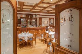 Park inn by radisson offers travellers a vibrant, friendly environment with an affordable hotel experience at more than 150 locations in 41 countries. Tastes Like Berlin Restaurant Interieur Restaurant Stube