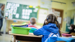 Ein schulpsychologe erklärt, wie schulen reagieren können, wenn die maskenpflicht nicht eingehalten. Coronavirus Maskenpflicht An Schulen Gelockert Scharfe Kritik Swr Aktuell