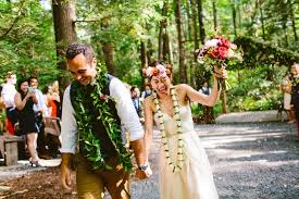 Maile, the character in blue hawaii who married elvis at the end of the movie, wore a holoku as her. Traditional Hawaiian Lei Wedding Ceremony