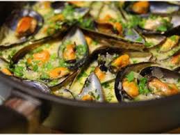 Moules A La Creme Et Au Vin Blanc Recette Ptitchef Recette Recette De Plat Recettes De Cuisine Portugaise Recettes Poissons Et Fruits De Mer