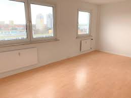 Und auch die wohnung darunter kann momentan nicht genutzt werden, weil in der brandwohnung eine wasserleitung geplatzt ist und das wasser. 3 Zimmer Wohnung Zu Vermieten 06126 Halle Saale Mapio Net