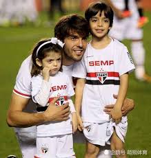 Family of nigerian footballer killed by sars operatives on sagamu abeokuta road recounts his last moment. The Status Of Football Superstar Kaka 37 Year Old Remarried And Married A Supermodel And Her Son And Daughter Ushered In Three Children Daydaynews
