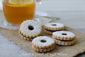 Voglia di un dolcetto semplice e gustoso? Biscotti Alla Marmellata Occhi Di Bue Friabili Ricetta