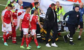 Eriksen jugador de dinamarca se desploma en medio del juego. Eftrl1scxetkkm