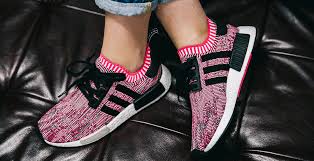 Adidas nmd r1 damen blau/weiß b37653. Product Of The Week Adidas Nmd R1 Primeknit In Pink Defshop Magazin