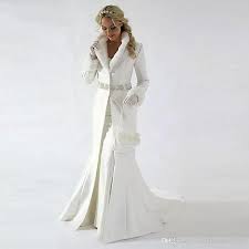 Kaufen sie hochzeitskleider jetzt zum kleinen preis online auf lightinthebox.com! Grosshandel 2018 Vintage Braut Hochzeitskleid Wintermantel Frauen Langarm Faux Pelz Hemmed Gericht Zug Diamanten Perlen Taille Formale Abend Lange Mantel Von Weddingdress2003 109 74 Auf De Dhgate Com Dhgate