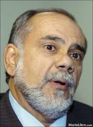 Fausto Ruiz presenta sus pruebas JCE