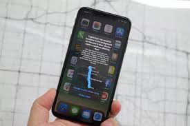 Press and hold the side button + either the volume up or volume down buttons plug in your iphone 11, and let it charge for a few minutes before trying again. How To Turn Off Location Iphone 11