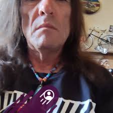 I rather be a weirdo with no friends than a clown 🤡 trying to keep up with  the circus. 🎪