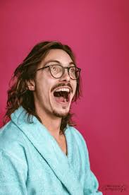 I love this picture of Prompto. I don't know who the artist is..😭😭😭