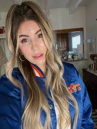 Aimee Noelle's Instagram, Twitter & Facebook