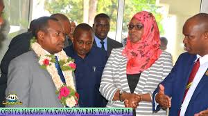 Rais john magufuli amesema serikali haijazuia watu kuvaa barakoa lakini amewatahadharisha watanzania kutumia zile zinazotengenezwa na wizara ya. Makamu Wa Kwanza Wa Rais Zanzibar On Twitter Makamu Wa Kwanza Wa Rais Wa Zanzibar Mh Othman Masoud Othman Amewasili Ofisini Kwake Leo 8 03 2021 Kwaajili Ya Kuanza Rasmi Majukumu Yake Ya Umakamu