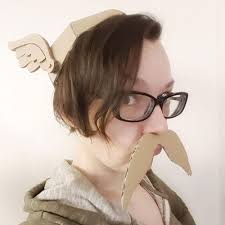 Patron Du Casque D Asterix Julie Chantal En 2020 Casque Patron Costume Viking