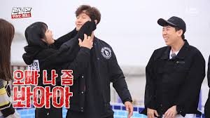 She and her two younger siblings grew up in the city of pohang in the north gyeongsang province of south korea. Here S How Kim Jong Kook Reacted When He Had To Pick Between Song Ji Hyo And Hong Jin Young Kissasian