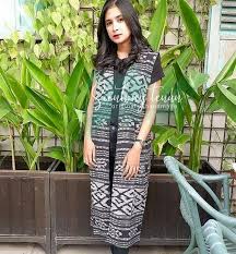 Misalnya, tenun nusa tenggara timur yang khas dengan motif berserat. Jual Blazer Rompi Kain Tenun Tradisional Lazada Co Id