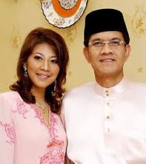 Akbal (subang jaya, selangor), putri noor nawal haji ramlan (shah alam, selangor), rahimah ibrohim (kuala lumpur), robeaha ramza (kota bharu, kelantan), sri sharinnie rizal (damansara, selangor) dan siti nur syafiqa amirol melvin (parit buntar, perak). Juara Gadis Melayu Musim Kedua