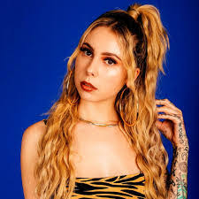 Debbie Born's Instagram, Twitter & Facebook