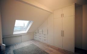 Nach dem anbau der türen sieht man die dachschrägen gar nicht mehr. Mobel Amp Schranke Fur Dachschragen Massanfertigung Terporten Viersen Monchengladbach Dusseldorf Neuss Amp Krefeld