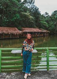 Have you ever dined at a good restaurant where they actually grow their own vegetables and have their pond to breed their own fresh fish? Veg Fish Farm Thai Restaurant Your Food Will Be Send By A Boat If You Sit Far Enough Curitan Aqalili Malaysian Lifestyle Blogger