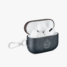 Airpods con conexión fácil y batería para todo el día. Signature Canvas And Venezia Leather Airpod Case Pro