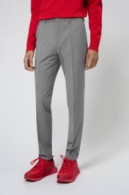 Vendo completo (giacca e pantaloni) da uomo firmato hugo boss molto elegante misura 50 fresco di lavanderia usato una volta ad una cerimonia. Hugo Boss Abiti Eleganti Da Uomo E Abiti Da Cerimonia