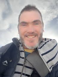 Hi, does anyone in town do portrait sketches? Combining two people from two  different pictures is a bonus.