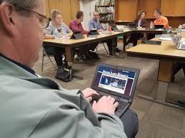 Silver Lake board approves early rollout of high school tech initiative