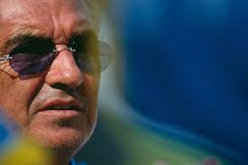 Im jahr 1979 zog briatore nach mailand und begann, an der dortigen börse tätig zu werden. Alter Mann Junge Frau Beziehungsexperte Klart Auf Brigitte De