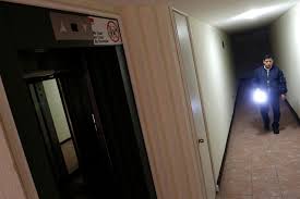 Un insólito corte de luz se registró la tarde del domingo 28 de marzo en la capital, el cual dejó a casi toda la región metropolitana sin el importante suministro eléctrico. Sin Luz Reportan Corte De Energia Electrica En Varias Comunas De Santiago Y O Higgins El Mostrador