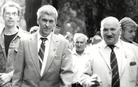 Kellner started an investment fund which he used to buy a controlling stake in the biggest czech insurer during its. Poczatki Teksty Przystanek Historia