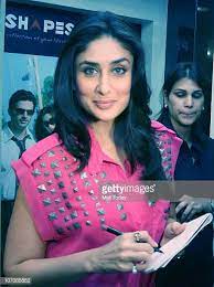 Pin By Ashlekha Kumawat On Everything In 2020 Kareena Kapoor Photos Pretty Zinta Kareena Kapoor