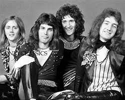 The original lineup consisted of freddie mercury (lead vocals, piano), brian may (lead guitar, vocals), roger taylor (drums, vocals), and john deacon (bass. Amazon De Onlyclassics 1975 Queen Band Foto Freddie Mercury Brian May Roger Taylor John Deacon 20 3 X 25 4 Cm