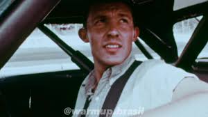 The King ! 👑 Richard Petty é uma lenda do automobilismo. O americano  disputou 1184 corridas, venceu 200 GPs, conquistou 7 títulos mundiais e  competiu 36 ANOS ININTERRUPTAMENTE (1956-1992) NA NASCAR ! ...