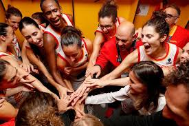 A partir de 2013, el argentino néstor garcía asumió las riendas de la selección venezolana de baloncesto. La Reina Letizia Celebra El Triunfo De La Seleccion Femenina De Baloncesto Magazinespain Com Baloncesto Baloncesto Femenino Femenina