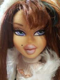 BRATZ Winter Girlz Phoebe in original clothes, boots, earmuffs, coat