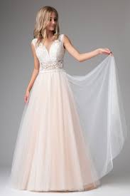 Lange schleppe, ausladender reifrock aus tüll, zarte. Vintage Boho Brautkleid In Creme Massanfertigung Kleiderfreuden