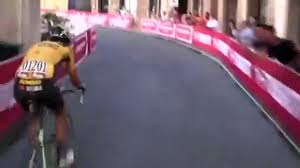 Il corridore della jumbo visma è il simbolo del coraggio e della tenacia, fondamentali in questa corsa fantastica. Ciclismo Strade Bianche 2020 Wout Van Aert Wins The Strade Bianche Video Dailymotion