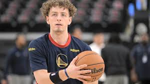 Coroa Vagabunda Se Masturbando E Metendo O Dedo No Cu - uma cena crua de cnn amador