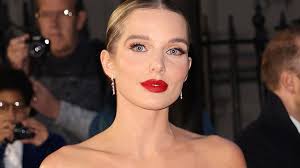 Helen Flanagan's red hot mini dress and missing engagement ring sparks  major reaction