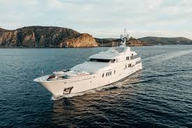 Author and activist naomi wolf has been added to the list now hundreds of names long of protesters arrested during the ongoing occupy wall street demonstrations. Superyachts Used In Films Valef Yachts