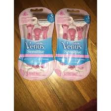 Unlike other disposable razors these don't rust and they are great for men and women that want a smooth shave with no irritation. Gillette Venus Sensitive Disposable Razors Reviews In Hair Removal Chickadvisor