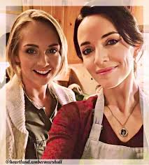 I feel like my lovely fans are no longer active, can I say hello if you are  still active❤️❤️