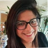 Sarah Toor's Instagram, Twitter & Facebook