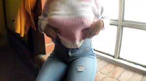 Lần đầu tiên cô ấy tự sướng bắn nước đái trên live