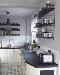 detail liebe hier stimmt einfach alles kleine accessoires wieder becher m von design letter sor kuche schwarz kuche schwarz weiss wohnung kuche dekoration